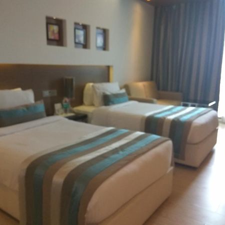 Hotel Ramada By Wyndham Navi Mumbai Esterno foto