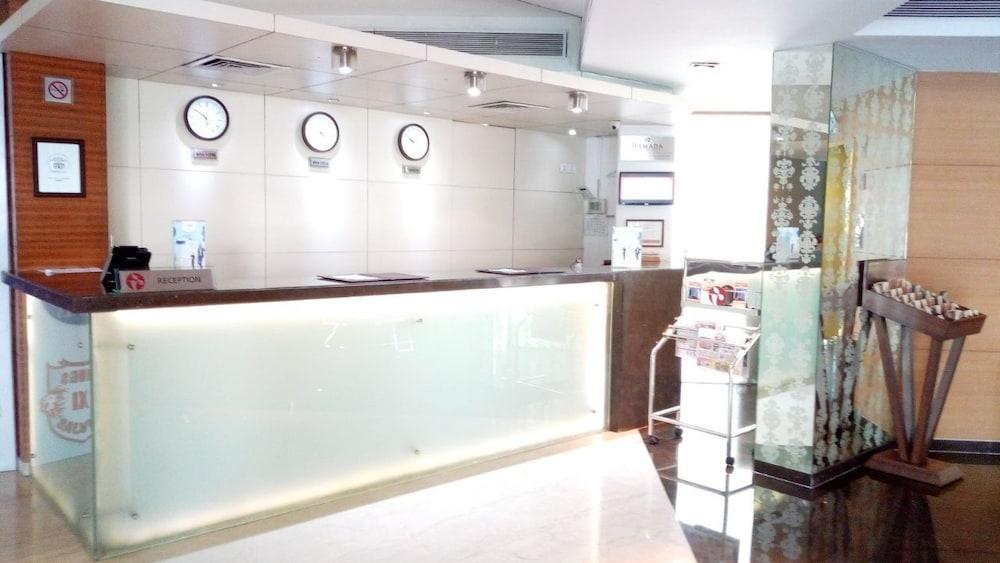 Hotel Ramada By Wyndham Navi Mumbai Esterno foto