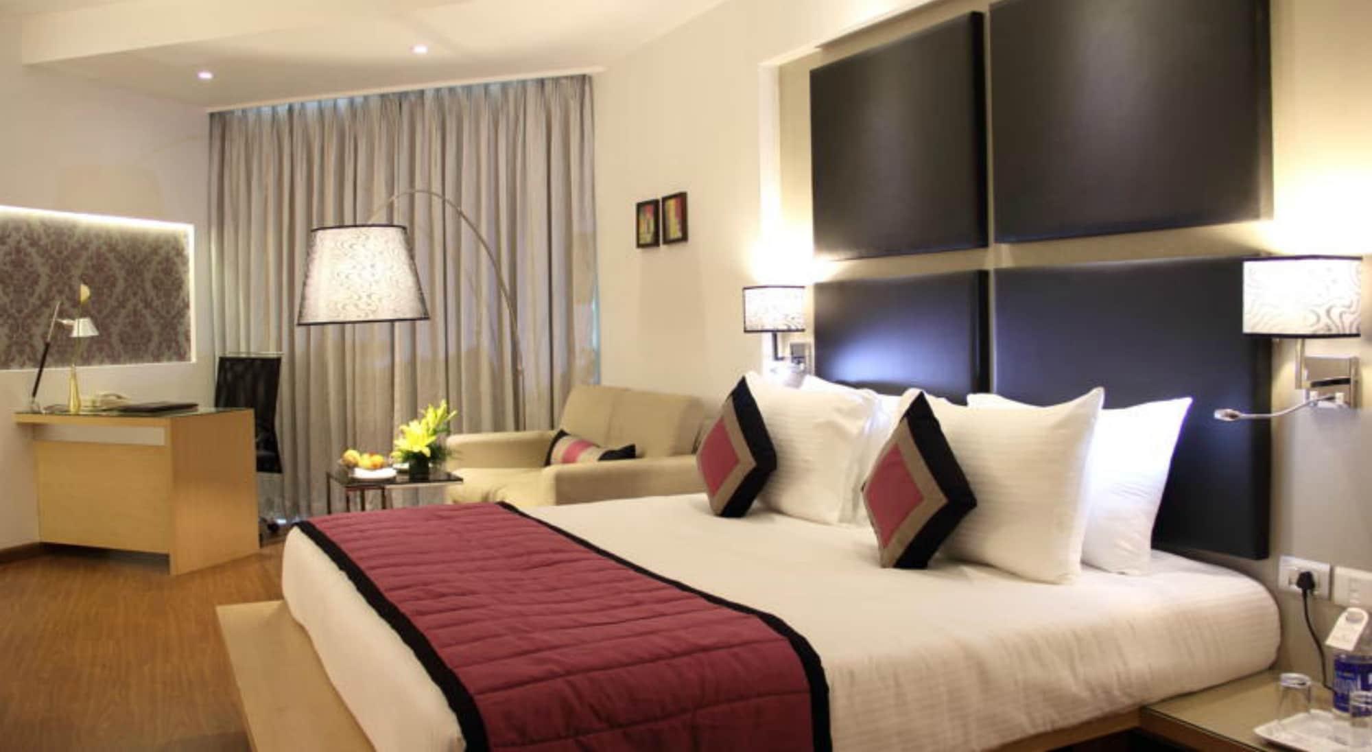 Hotel Ramada By Wyndham Navi Mumbai Esterno foto