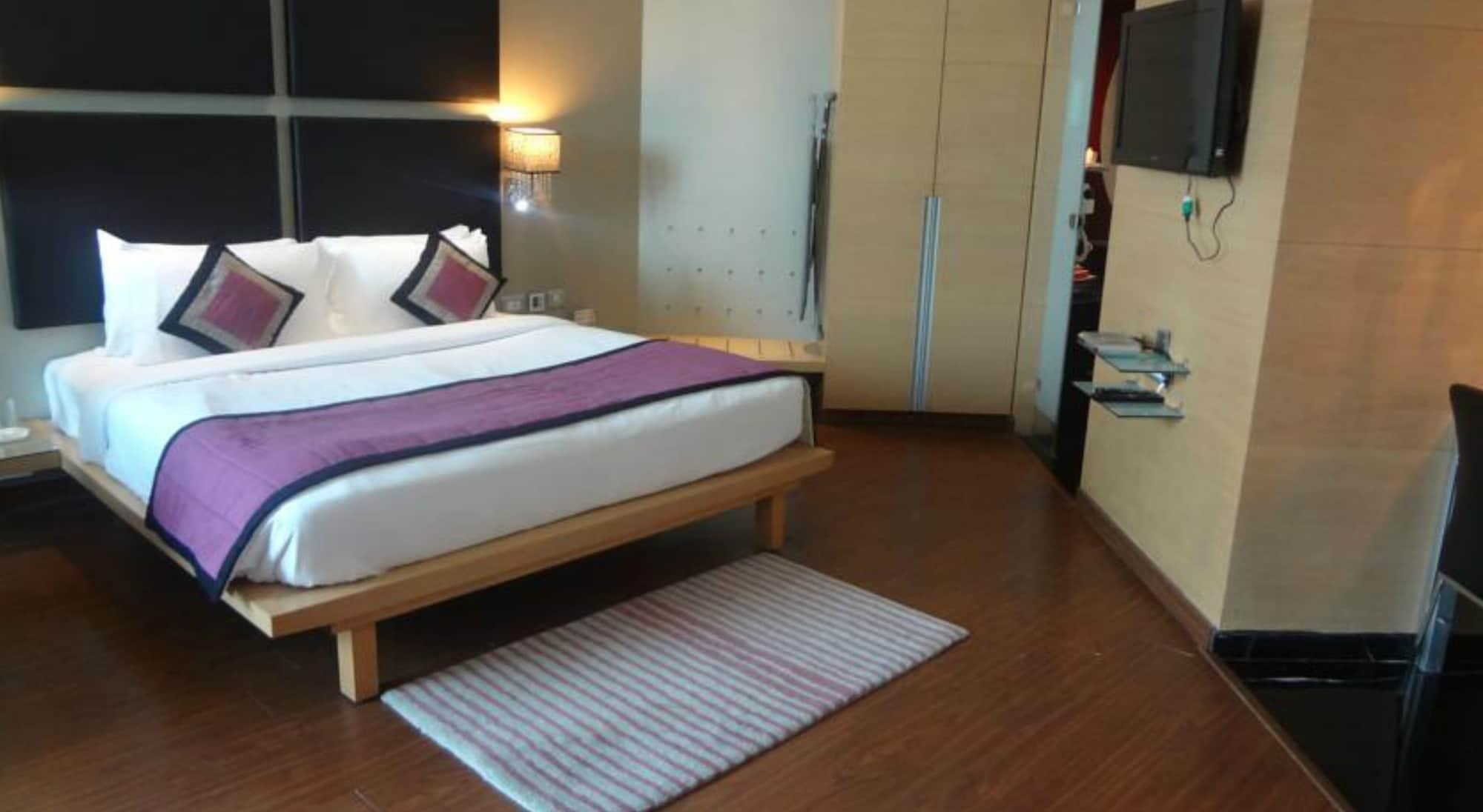 Hotel Ramada By Wyndham Navi Mumbai Esterno foto