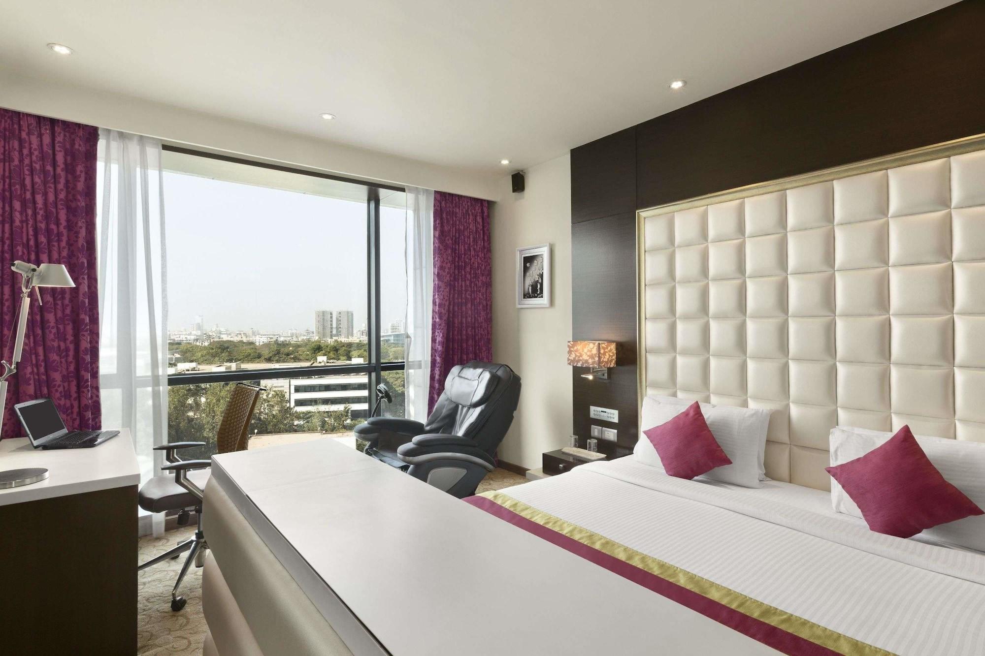 Hotel Ramada By Wyndham Navi Mumbai Esterno foto