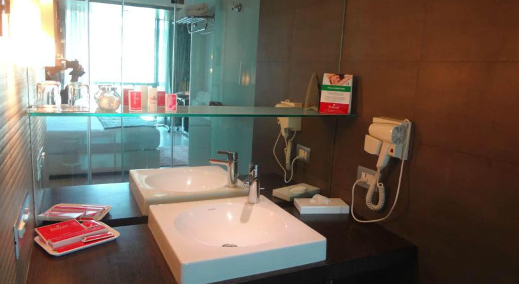 Hotel Ramada By Wyndham Navi Mumbai Esterno foto