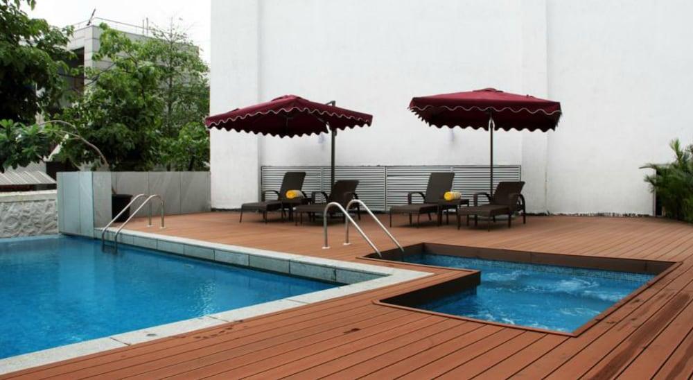 Hotel Ramada By Wyndham Navi Mumbai Esterno foto