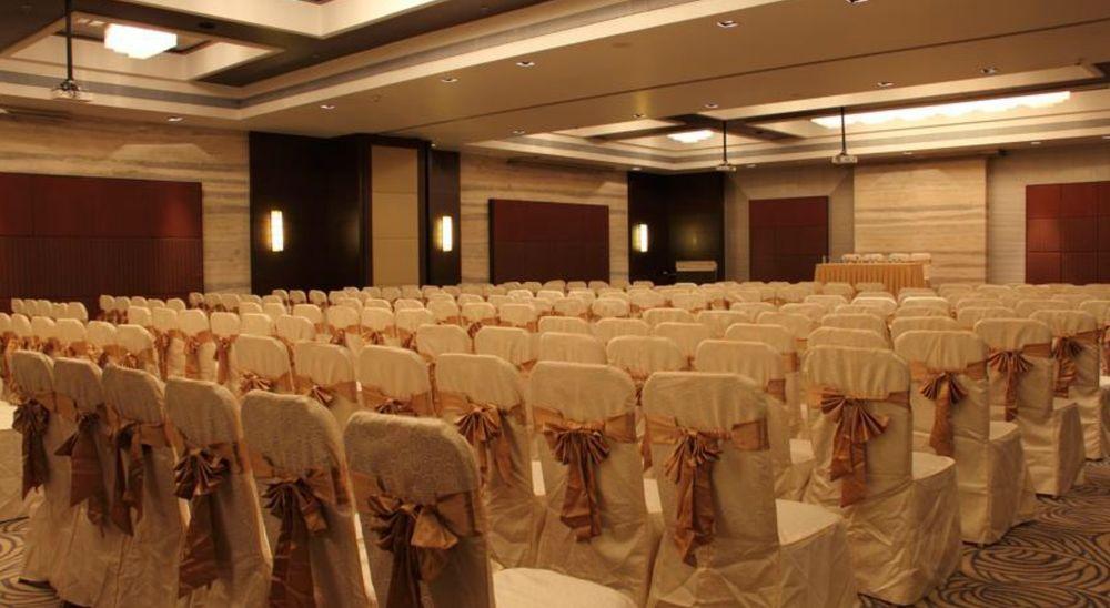 Hotel Ramada By Wyndham Navi Mumbai Esterno foto