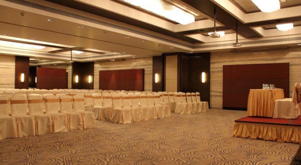 Hotel Ramada By Wyndham Navi Mumbai Esterno foto