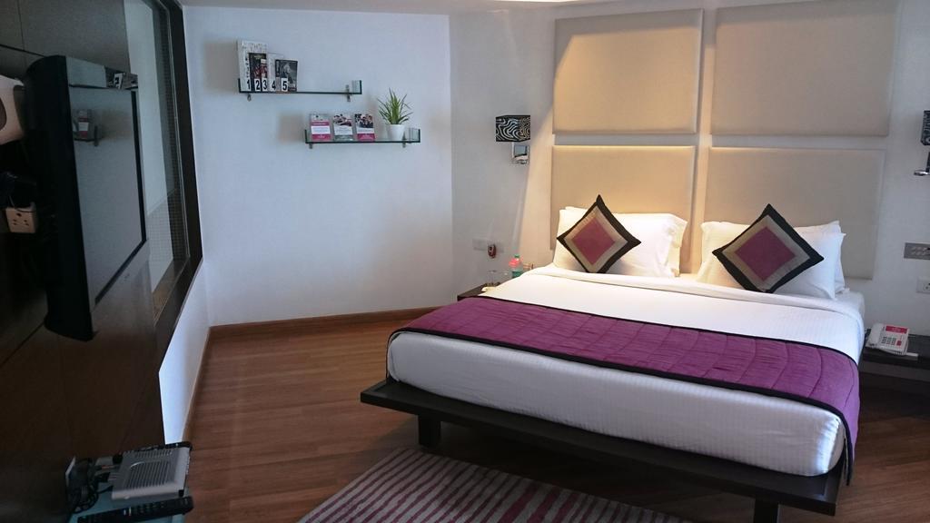 Hotel Ramada By Wyndham Navi Mumbai Esterno foto