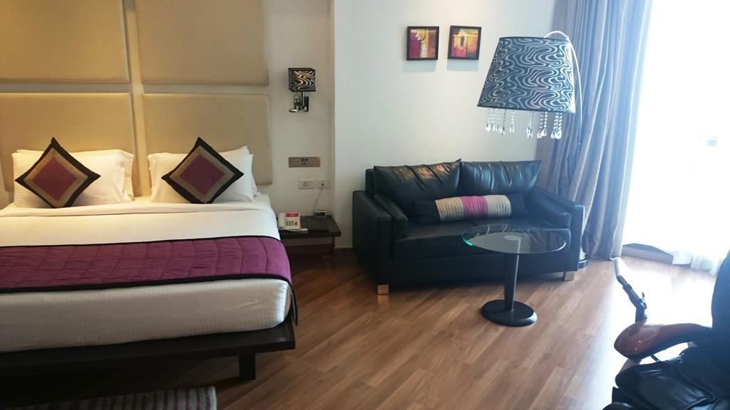 Hotel Ramada By Wyndham Navi Mumbai Esterno foto