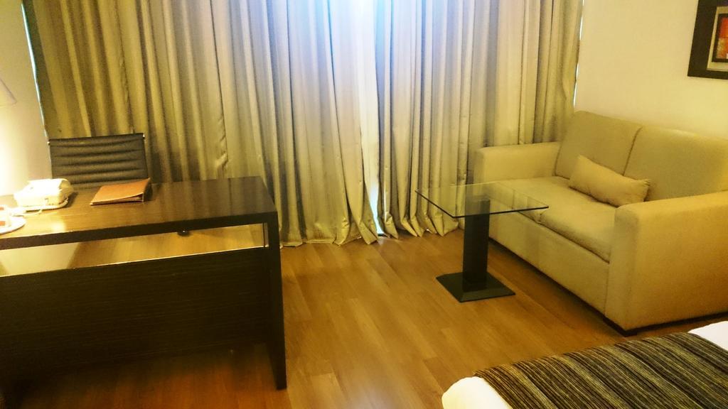 Hotel Ramada By Wyndham Navi Mumbai Esterno foto
