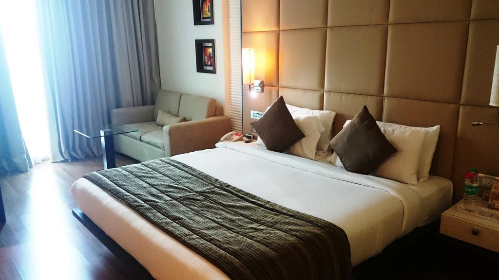 Hotel Ramada By Wyndham Navi Mumbai Esterno foto