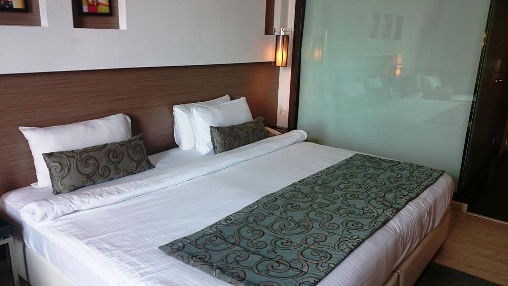Hotel Ramada By Wyndham Navi Mumbai Esterno foto