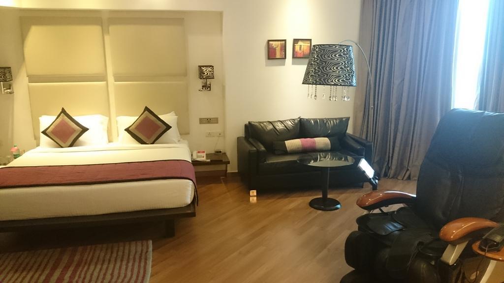 Hotel Ramada By Wyndham Navi Mumbai Esterno foto
