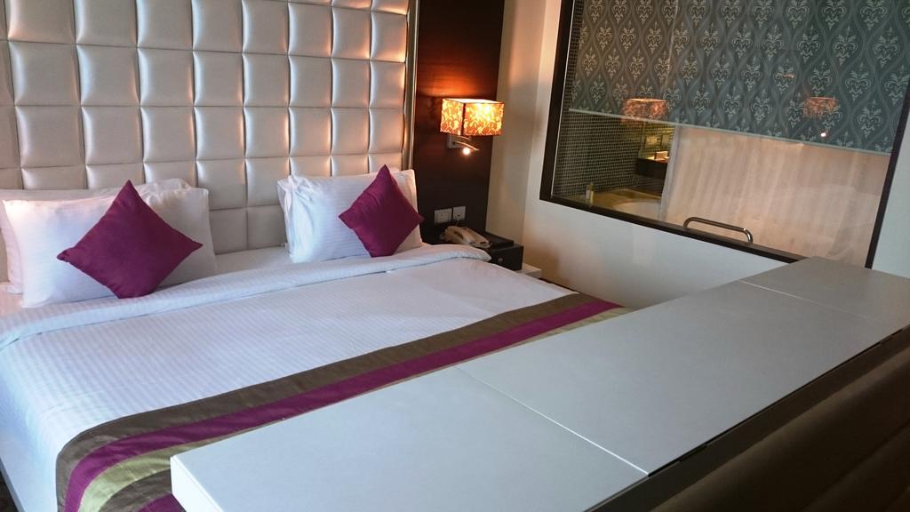 Hotel Ramada By Wyndham Navi Mumbai Esterno foto