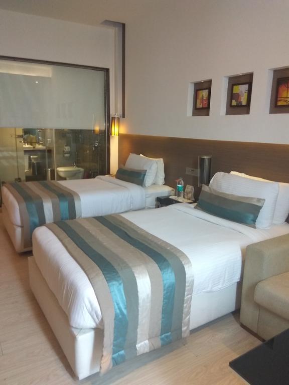 Hotel Ramada By Wyndham Navi Mumbai Esterno foto