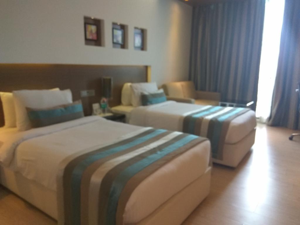 Hotel Ramada By Wyndham Navi Mumbai Esterno foto