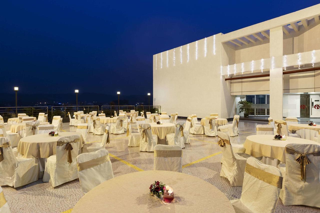 Hotel Ramada By Wyndham Navi Mumbai Esterno foto