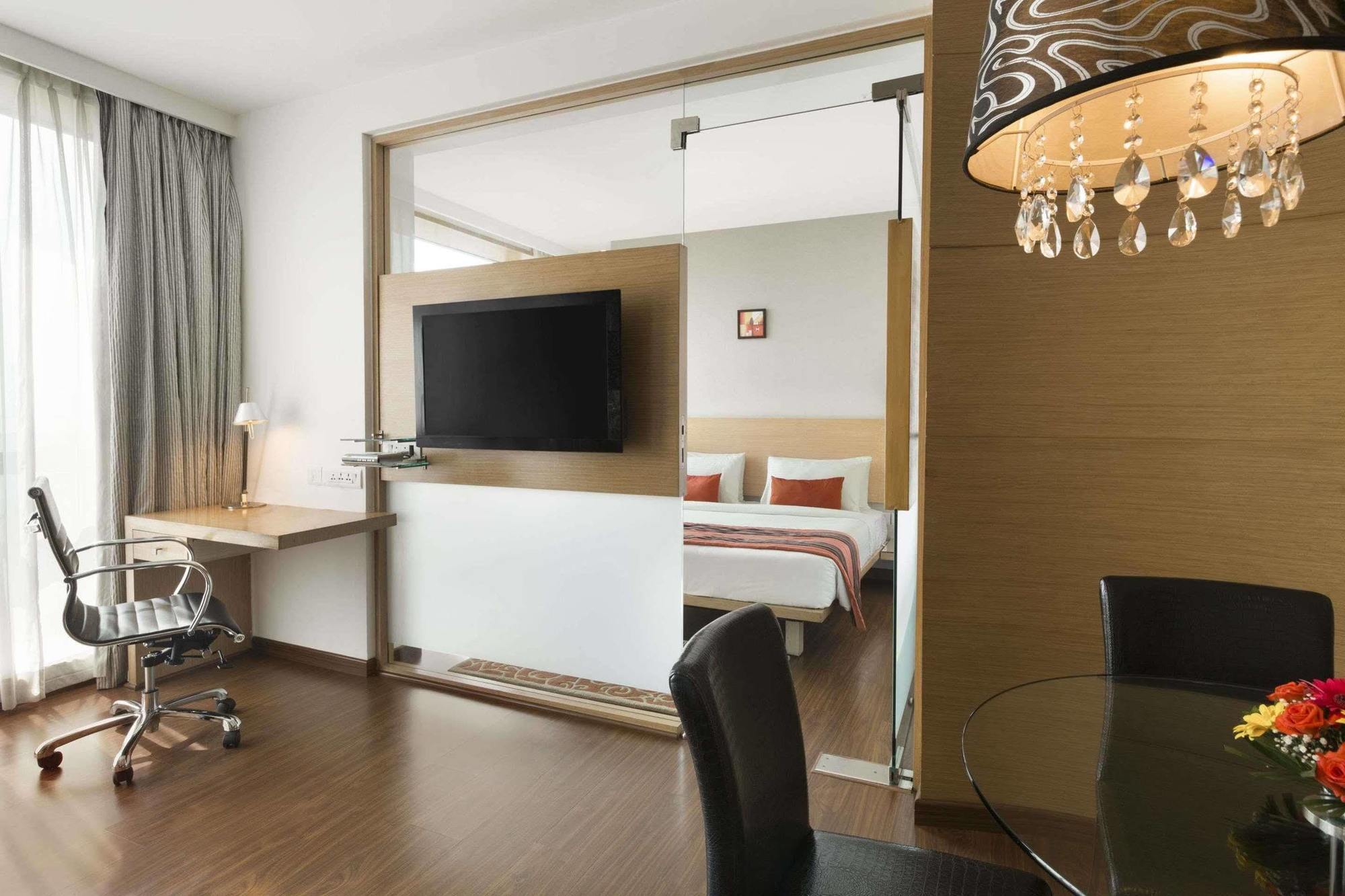 Hotel Ramada By Wyndham Navi Mumbai Esterno foto