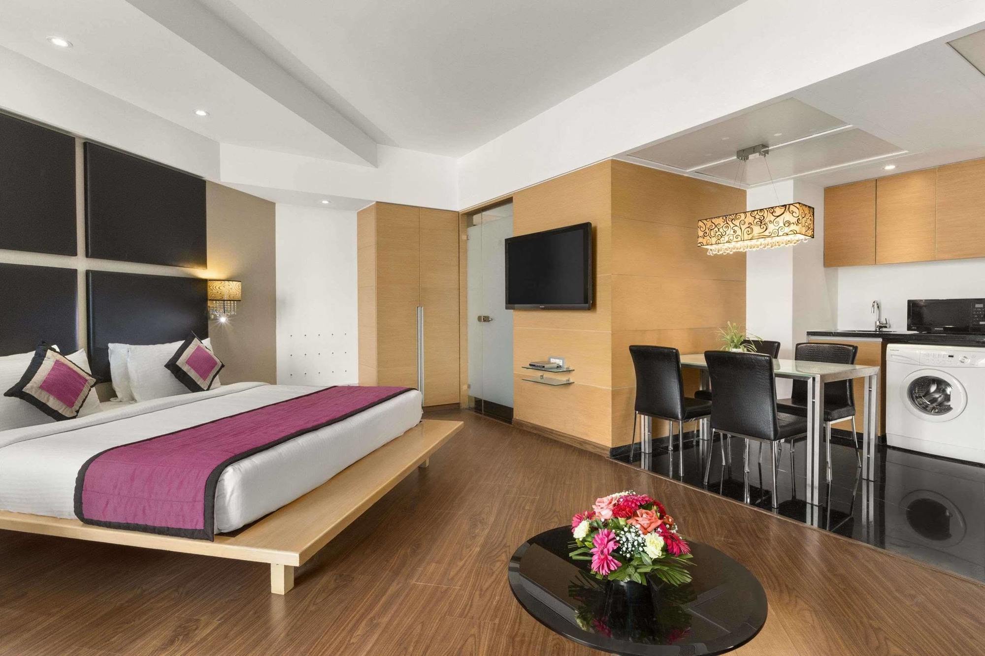 Hotel Ramada By Wyndham Navi Mumbai Esterno foto