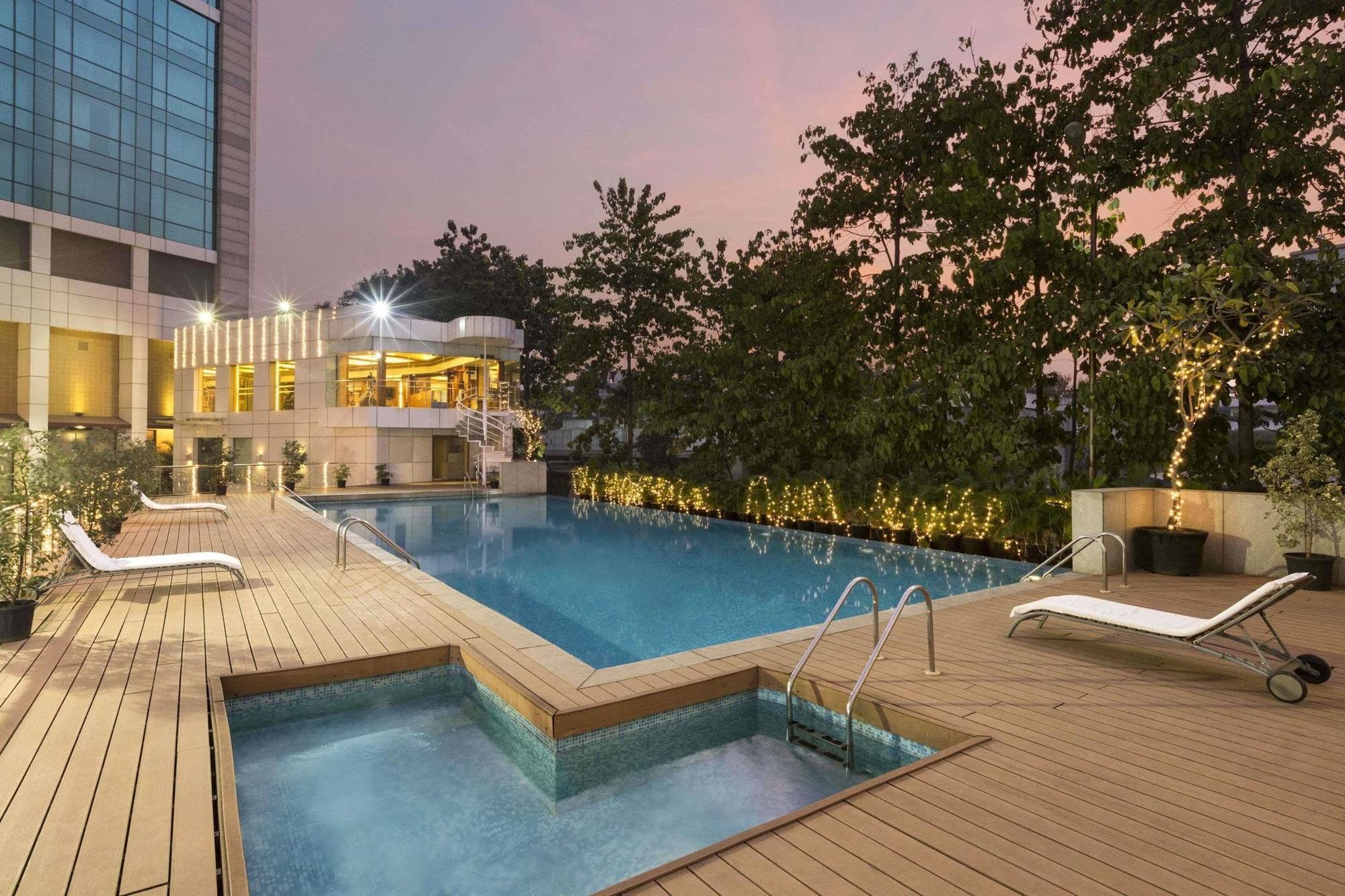 Hotel Ramada By Wyndham Navi Mumbai Esterno foto