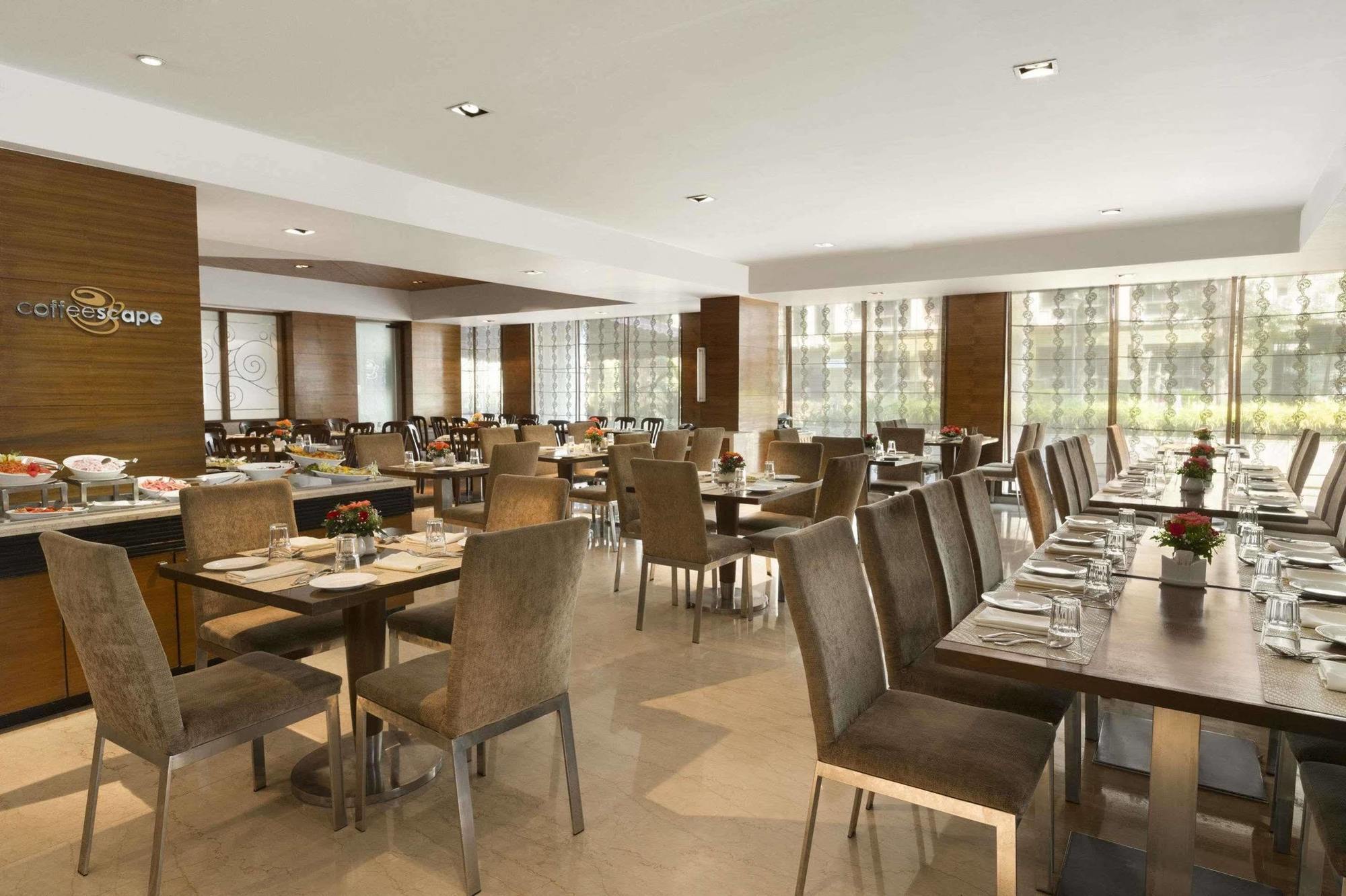Hotel Ramada By Wyndham Navi Mumbai Esterno foto